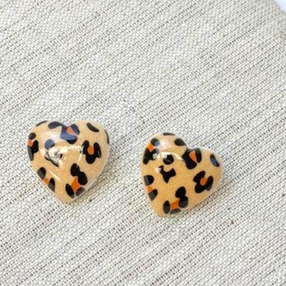 🔥🤎Leopard Heart Studs